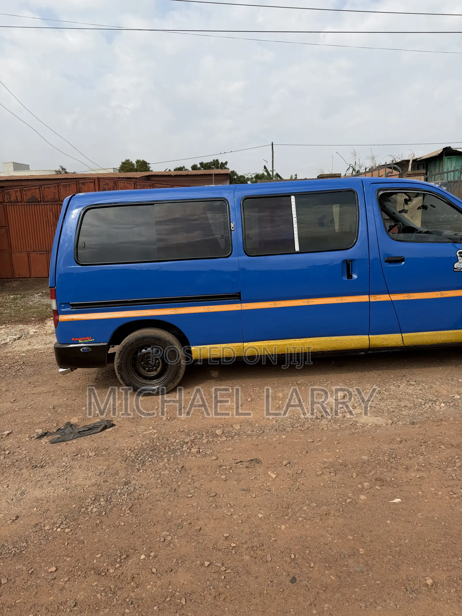 Toyota HiAce 2010 Blue