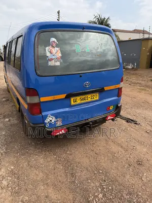 Toyota HiAce 2010 Blue