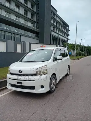 Toyota Voxy ZS 2WD 8-Seater 2010 White