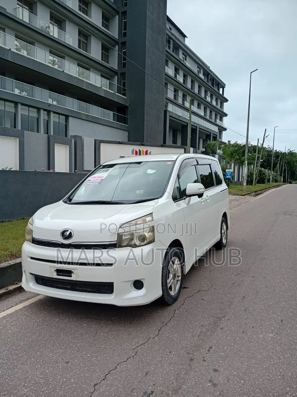 Toyota Voxy ZS 2WD 8-Seater 2010 White