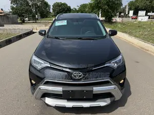 Toyota RAV4 XLE 4dr SUV (2.5L 4cyl 6A) 2018 Black