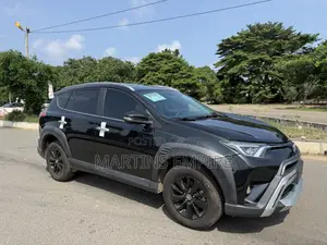 Toyota RAV4 XLE 4dr SUV (2.5L 4cyl 6A) 2018 Black