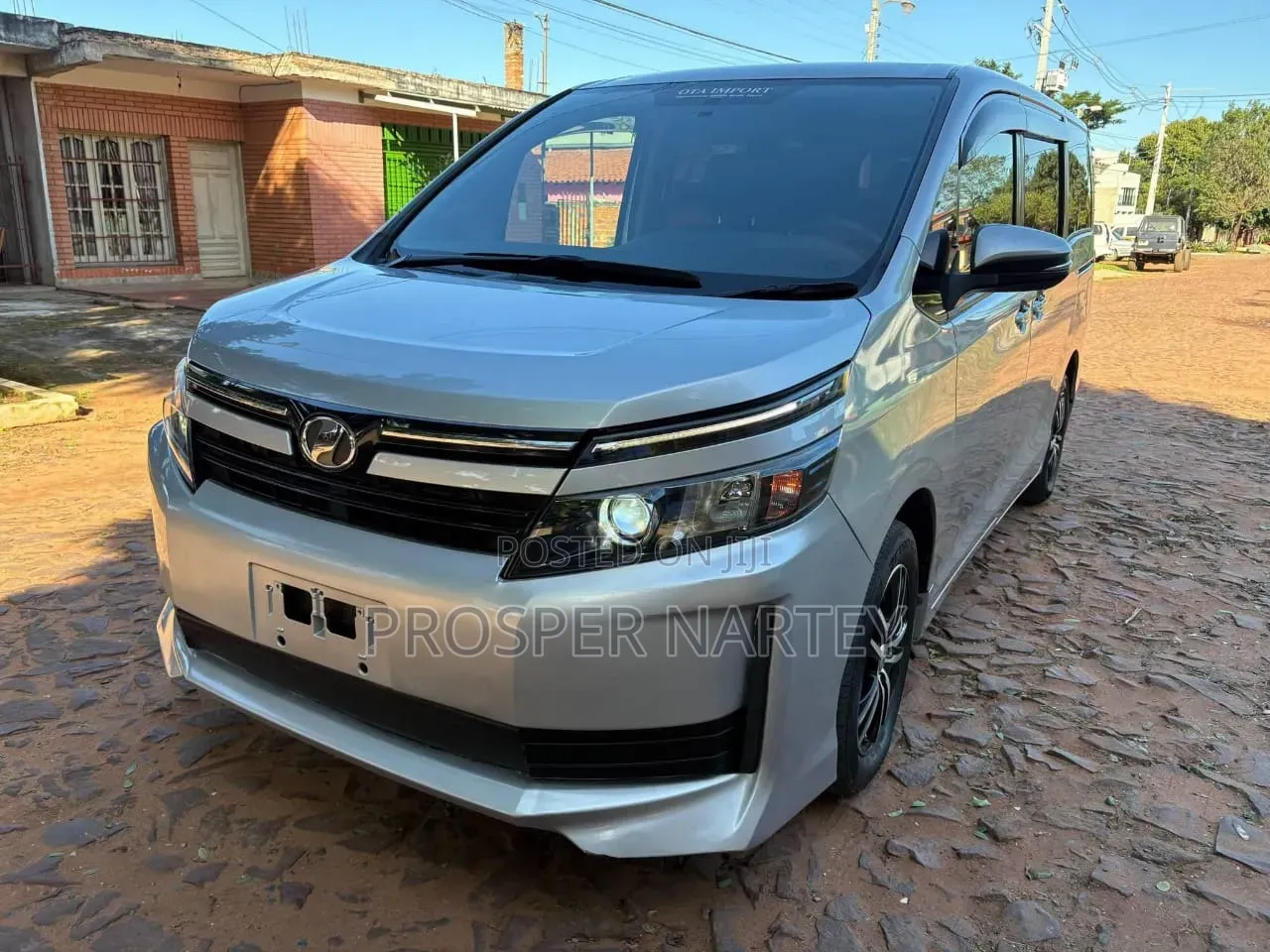 Toyota Voxy 2015 Silver