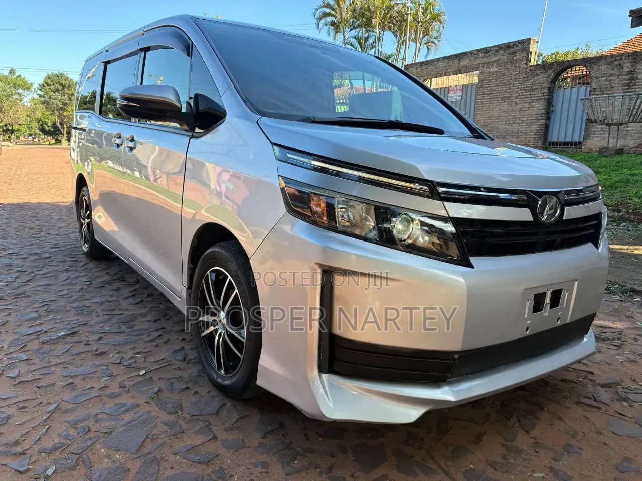Toyota Voxy 2015 Silver