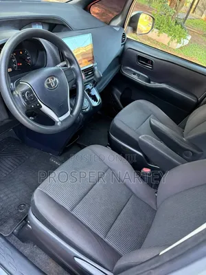 Toyota Voxy 2015 Silver