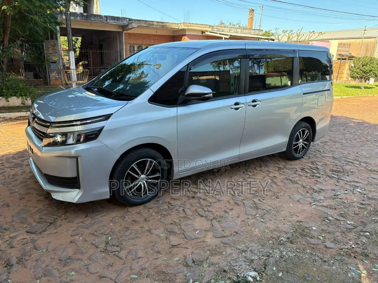 Toyota Voxy 2015 Silver