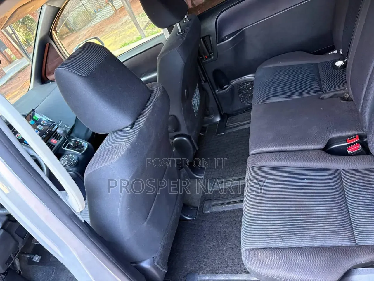 Toyota Voxy 2015 Silver