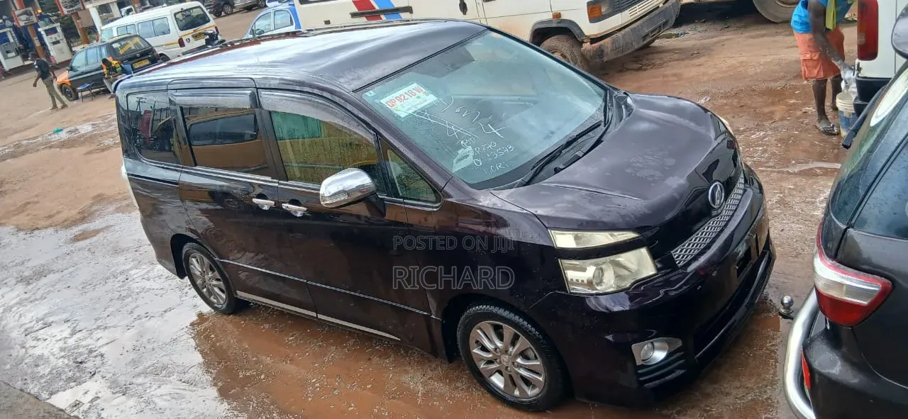 Toyota Voxy X L Edition 2WD 8-Seater 2013 Purple