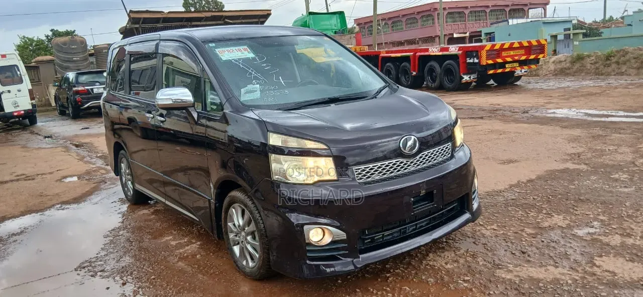 Toyota Voxy X L Edition 2WD 8-Seater 2013 Purple