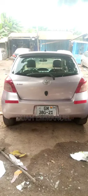 Toyota Vitz 1.3 FWD 5dr 2010 Silver