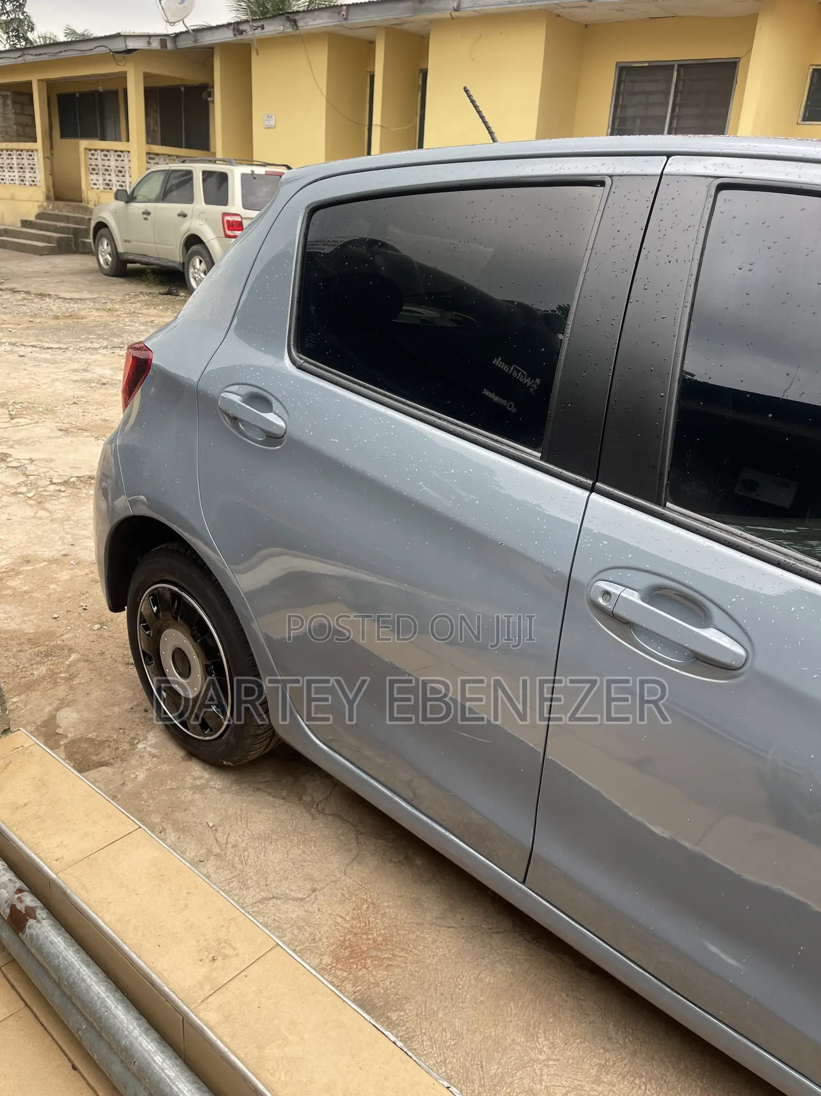 Toyota Yaris L Hatchback 5dr 2015 Gray