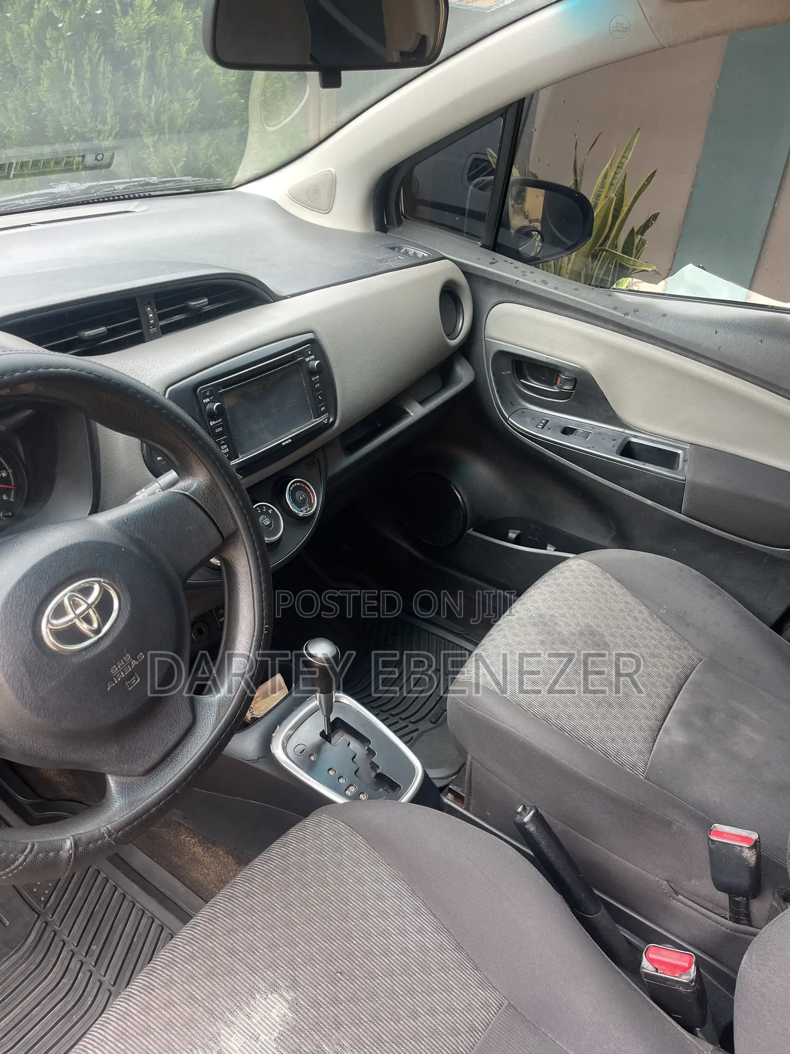 Toyota Yaris L Hatchback 5dr 2015 Gray