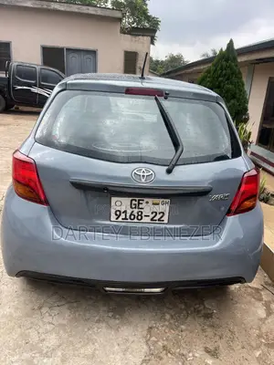 Toyota Yaris L Hatchback 5dr 2015 Gray