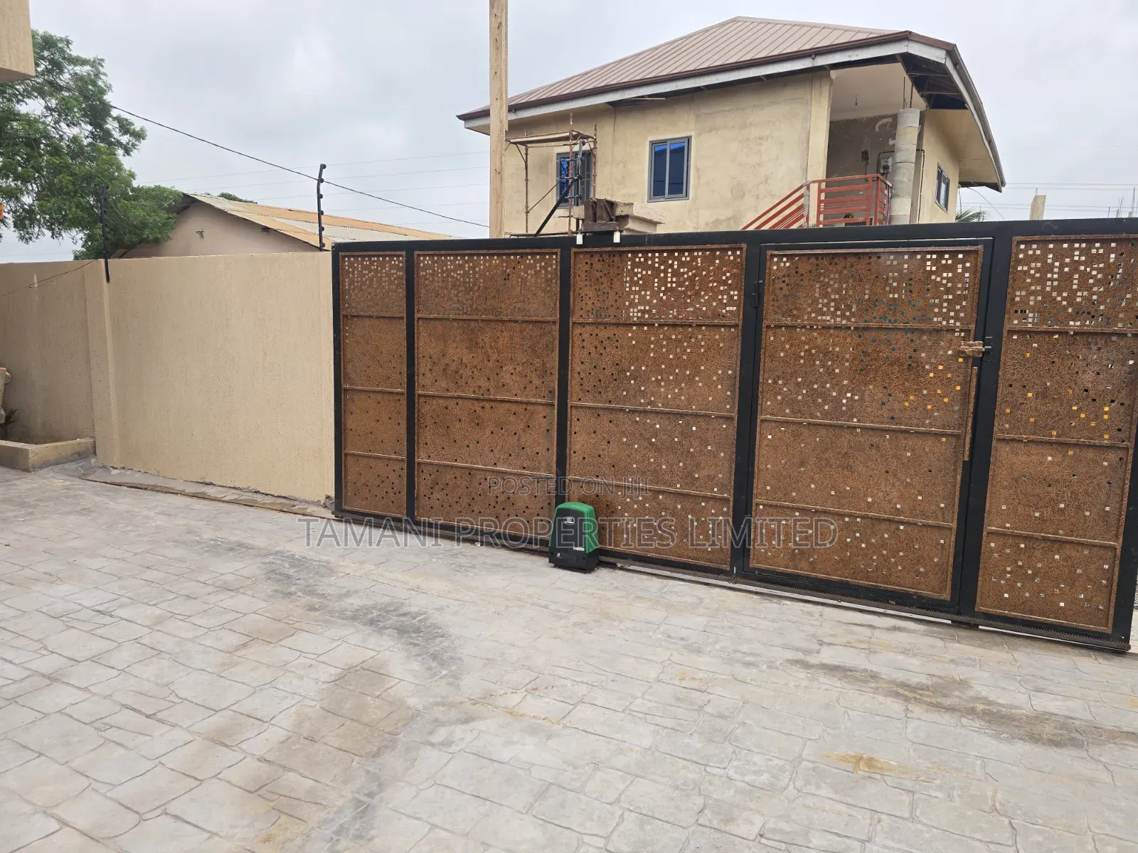 3bdrm Townhouse/Terrace in Davida Estate, Cantonments for sale