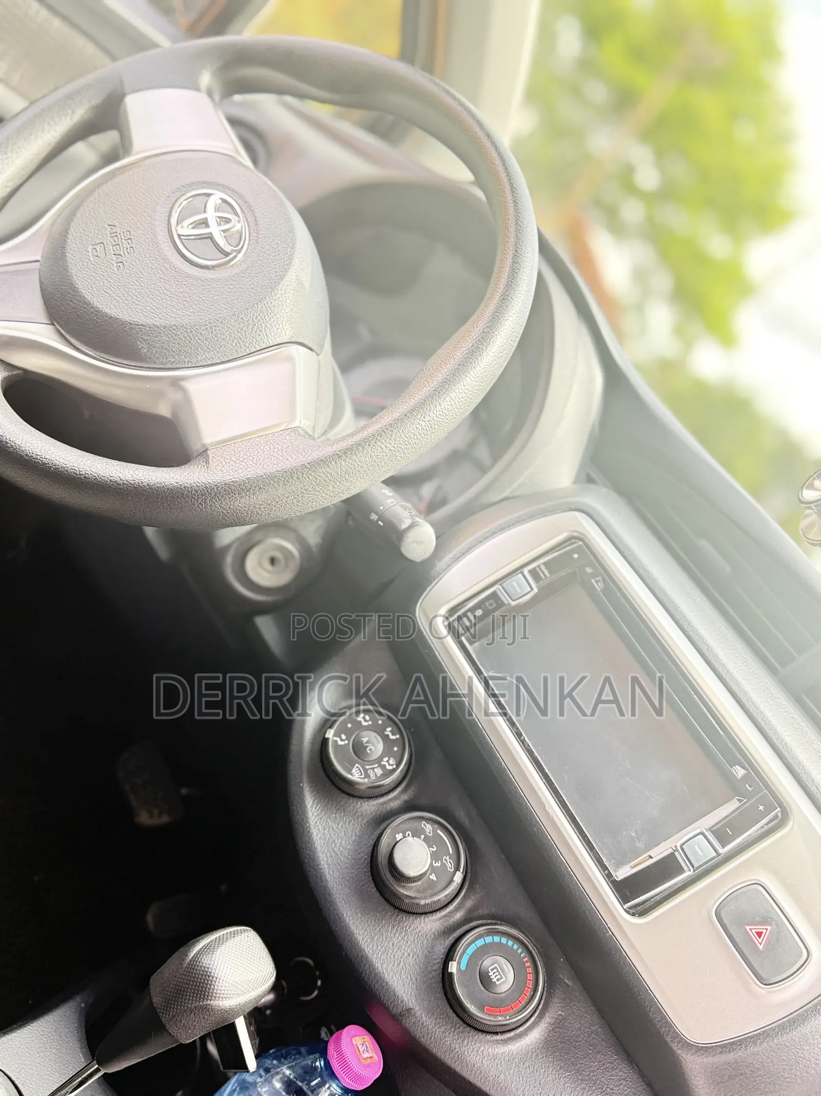 Toyota Vitz 1.5 FWD 5dr 2015 Pearl