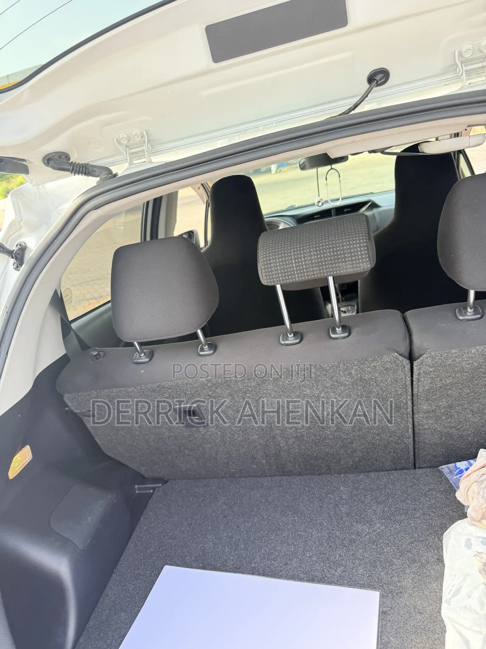 Toyota Vitz 1.5 FWD 5dr 2015 Pearl