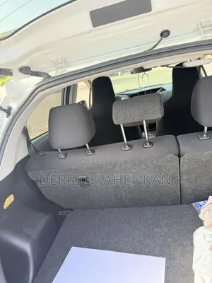 Toyota Vitz 1.5 FWD 5dr 2015 Pearl