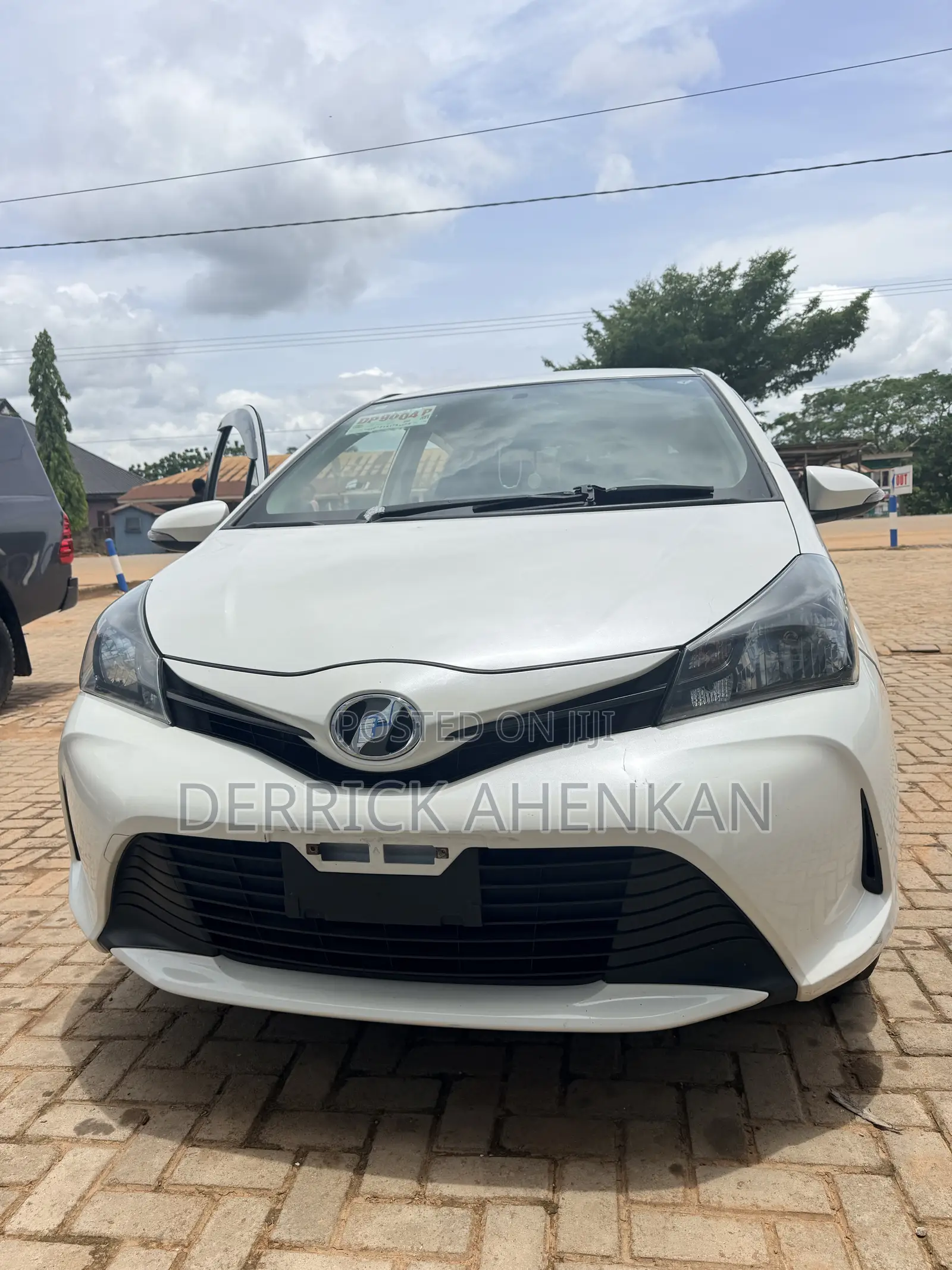 Toyota Vitz 1.5 FWD 5dr 2015 Pearl
