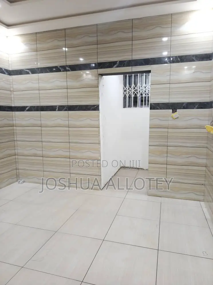 7bdrm Mansion in Awutu Senya East Municipal for sale