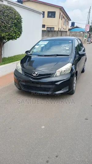 Toyota Vitz 1.3 FWD 5dr 2014 Black