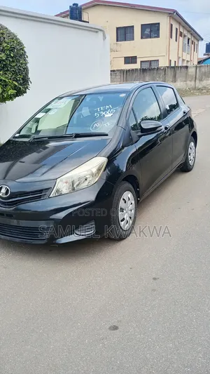 Toyota Vitz 1.3 FWD 5dr 2014 Black