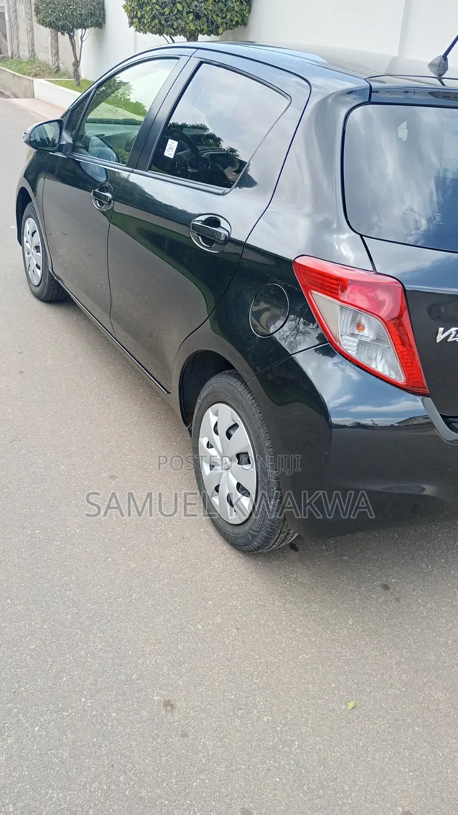 Toyota Vitz 1.3 FWD 5dr 2014 Black