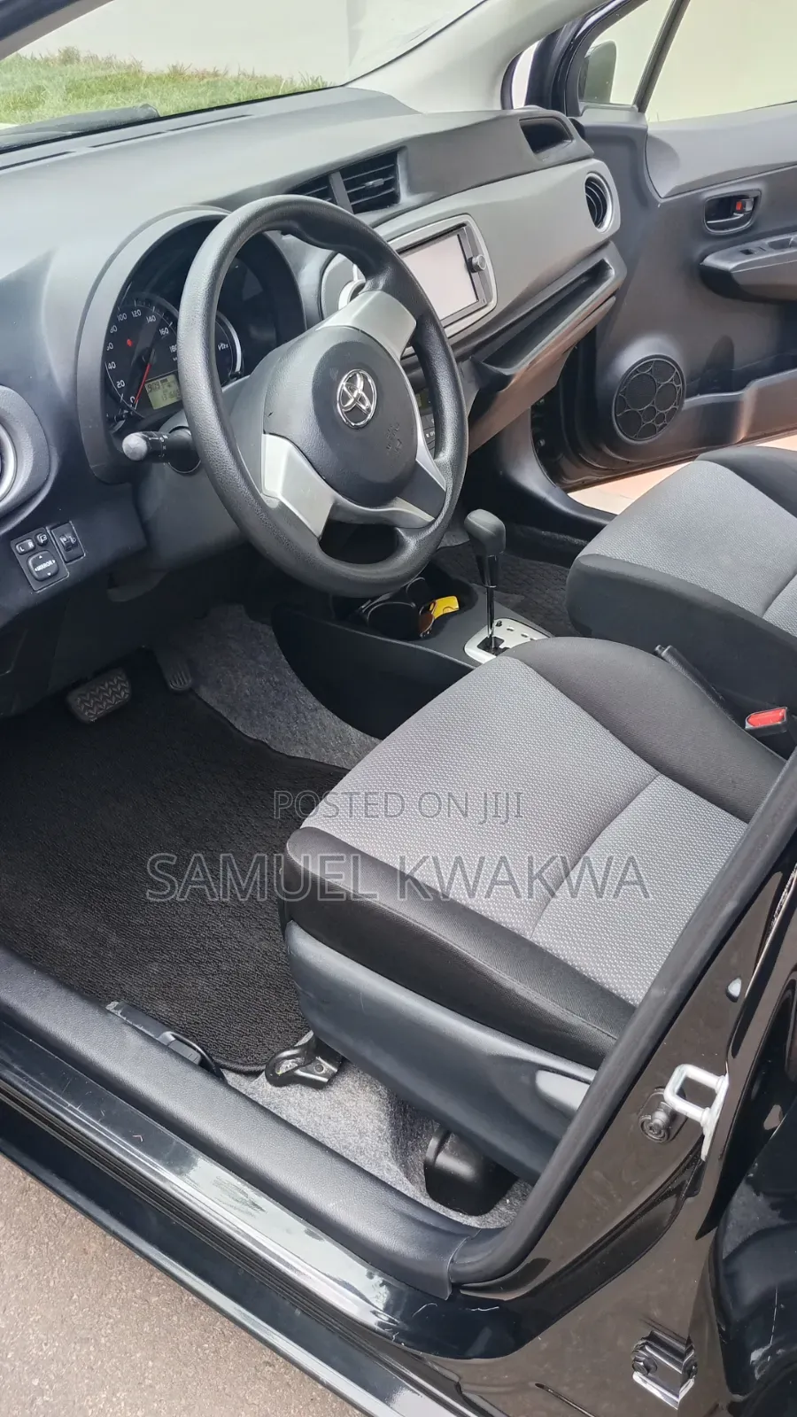 Toyota Vitz 1.3 FWD 5dr 2014 Black