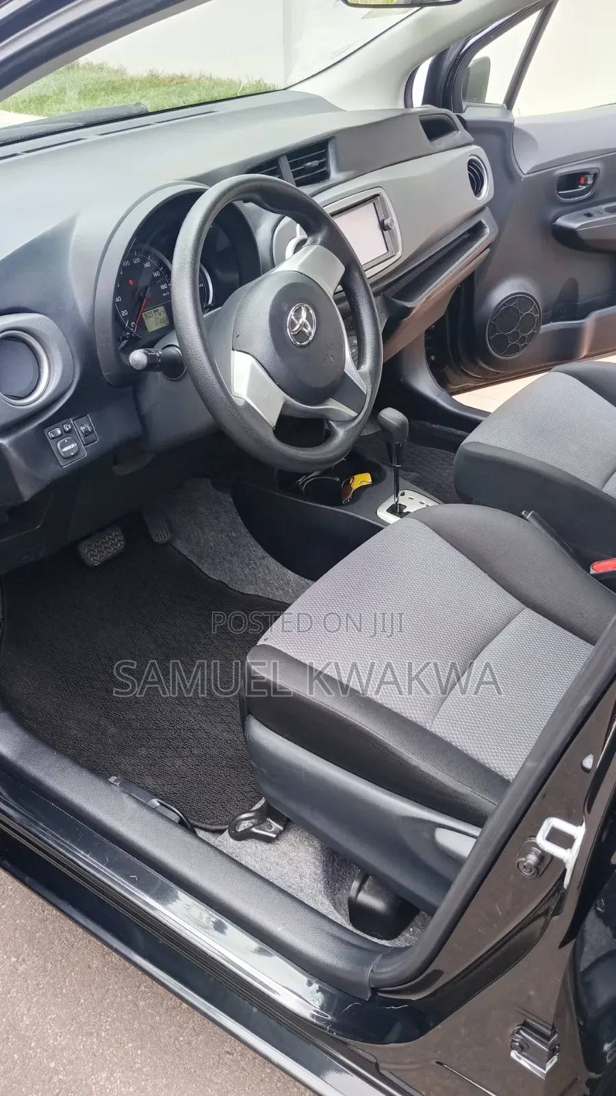 Toyota Vitz 1.3 FWD 5dr 2014 Black