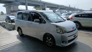 Toyota Voxy 2013 Silver