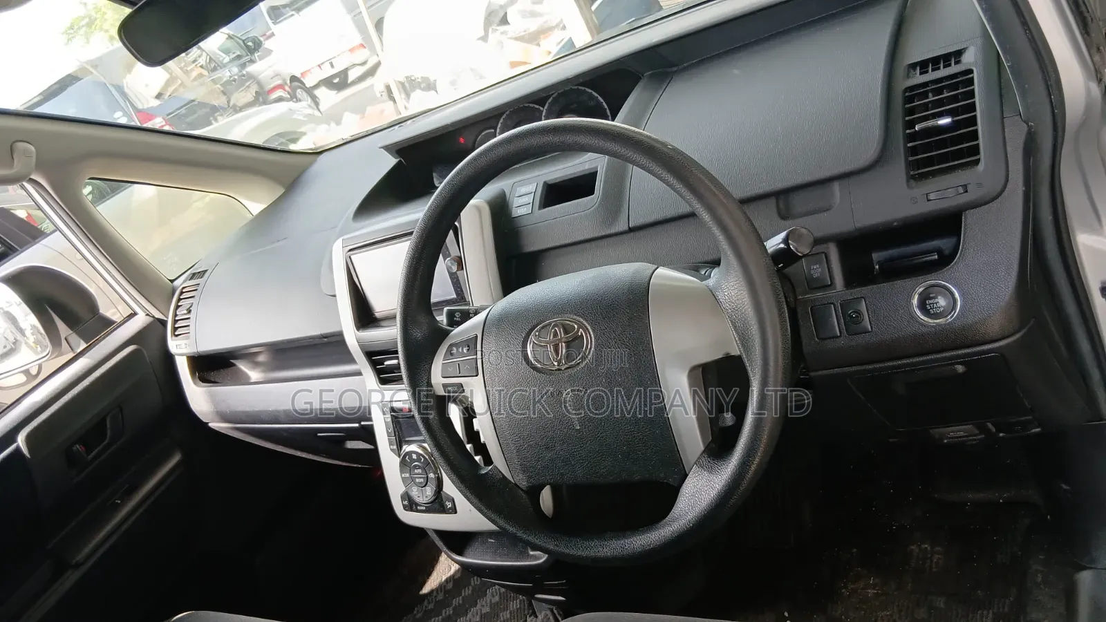 Toyota Voxy 2013 Silver
