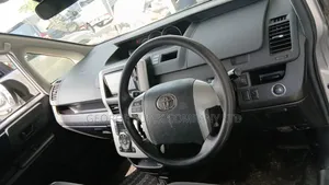 Toyota Voxy 2013 Silver