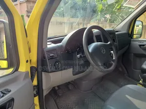 Mercedes-Benz Sprinter 2009 Yellow