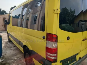 Mercedes-Benz Sprinter 2009 Yellow