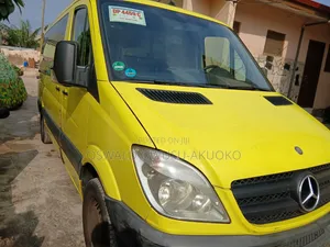 Mercedes-Benz Sprinter 2009 Yellow