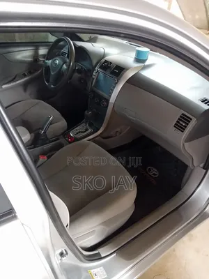 Toyota Corolla 2010 Silver