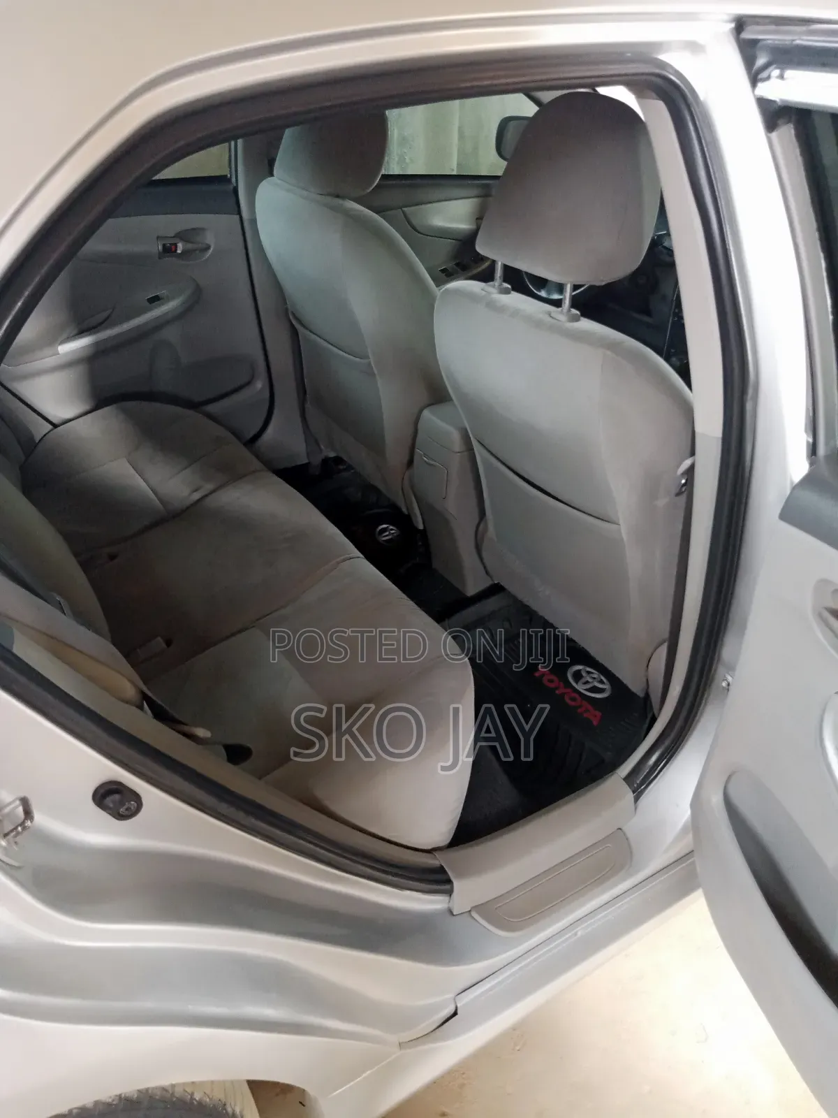Toyota Corolla 2010 Silver