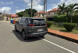 Peugeot 5008 1.2 PureTech 130 2020 Gray