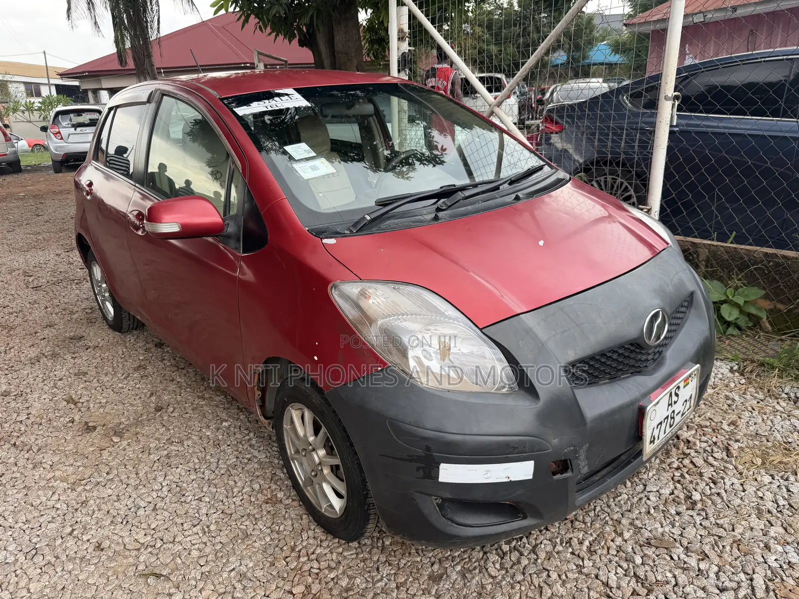 Toyota Vitz 1.3 FWD 5dr 2010 Red