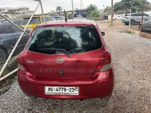 Toyota Vitz 1.3 FWD 5dr 2010 Red