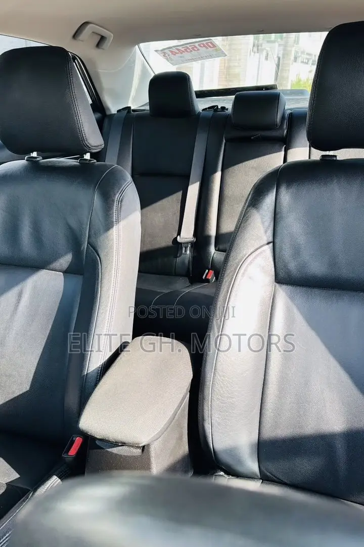 Toyota Corolla LE 4dr Sedan (1.8L 4cyl CVT) 2017 Gray