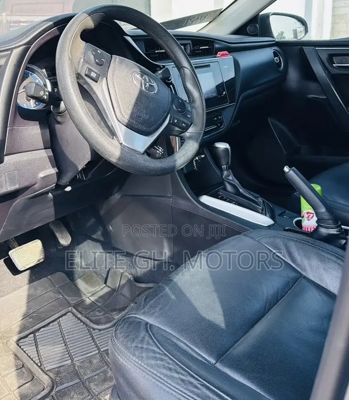 Toyota Corolla LE 4dr Sedan (1.8L 4cyl CVT) 2017 Gray