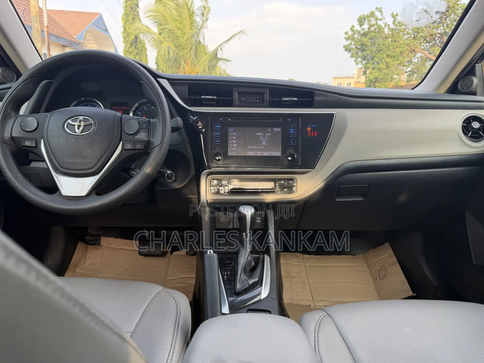 Toyota Corolla LE (1.8L 4cyl 2A) 2018 Black