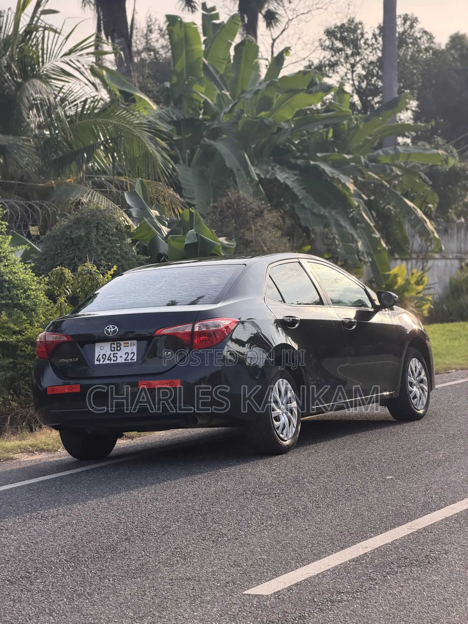 Toyota Corolla LE (1.8L 4cyl 2A) 2018 Black