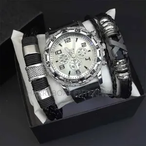 Men Quartz Fashionable Watch With Bracelets.