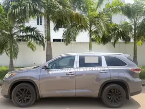 Toyota Highlander LE V6 4x4 (3.5L 6cyl 6A) 2016 Gray