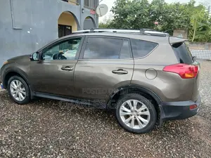 Toyota RAV4 Limited 4dr SUV (2.5L 4cyl 6A) 2015 Gray