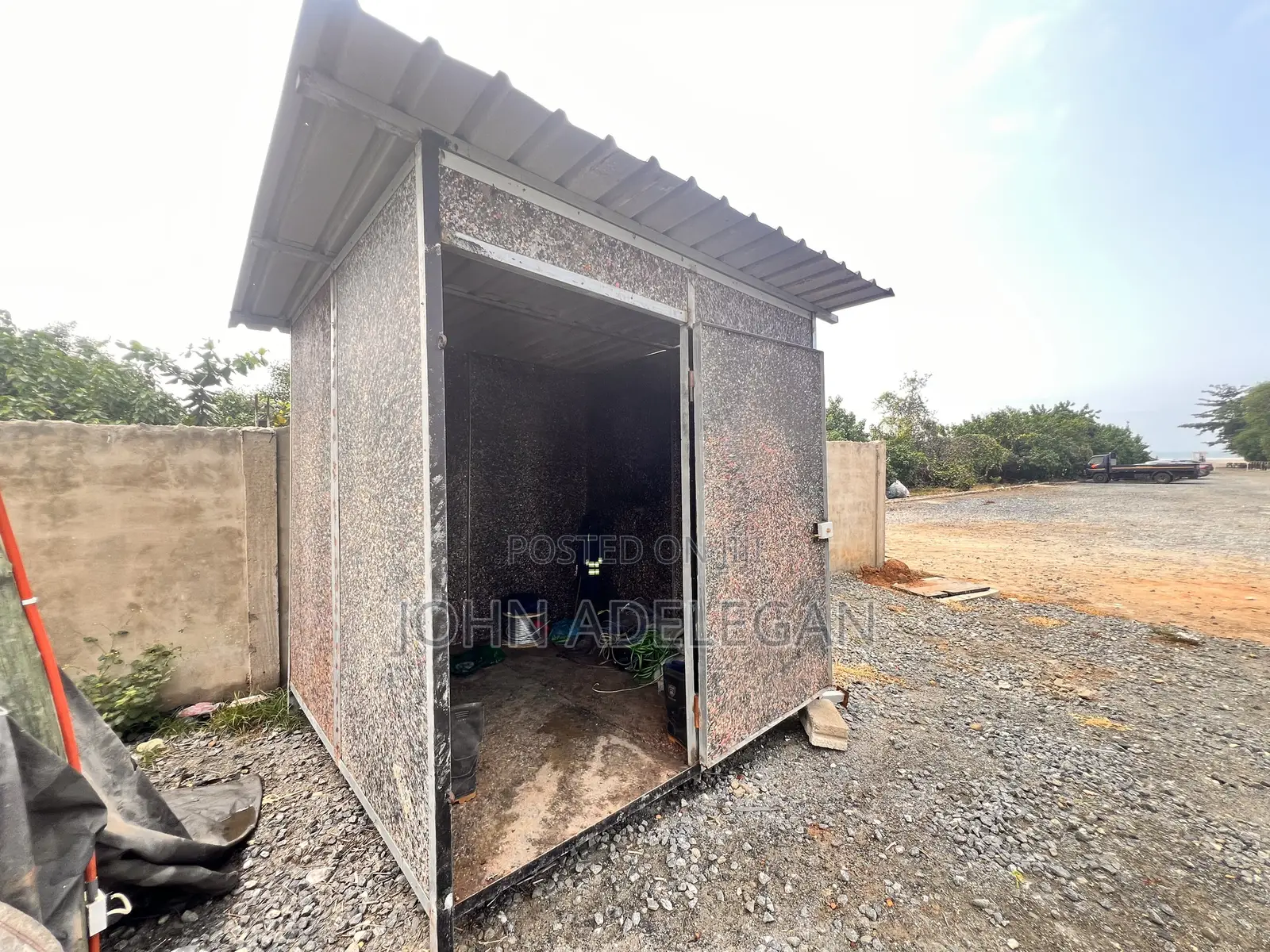 Kiosk (Momo, Storage, Shop, Security Post)