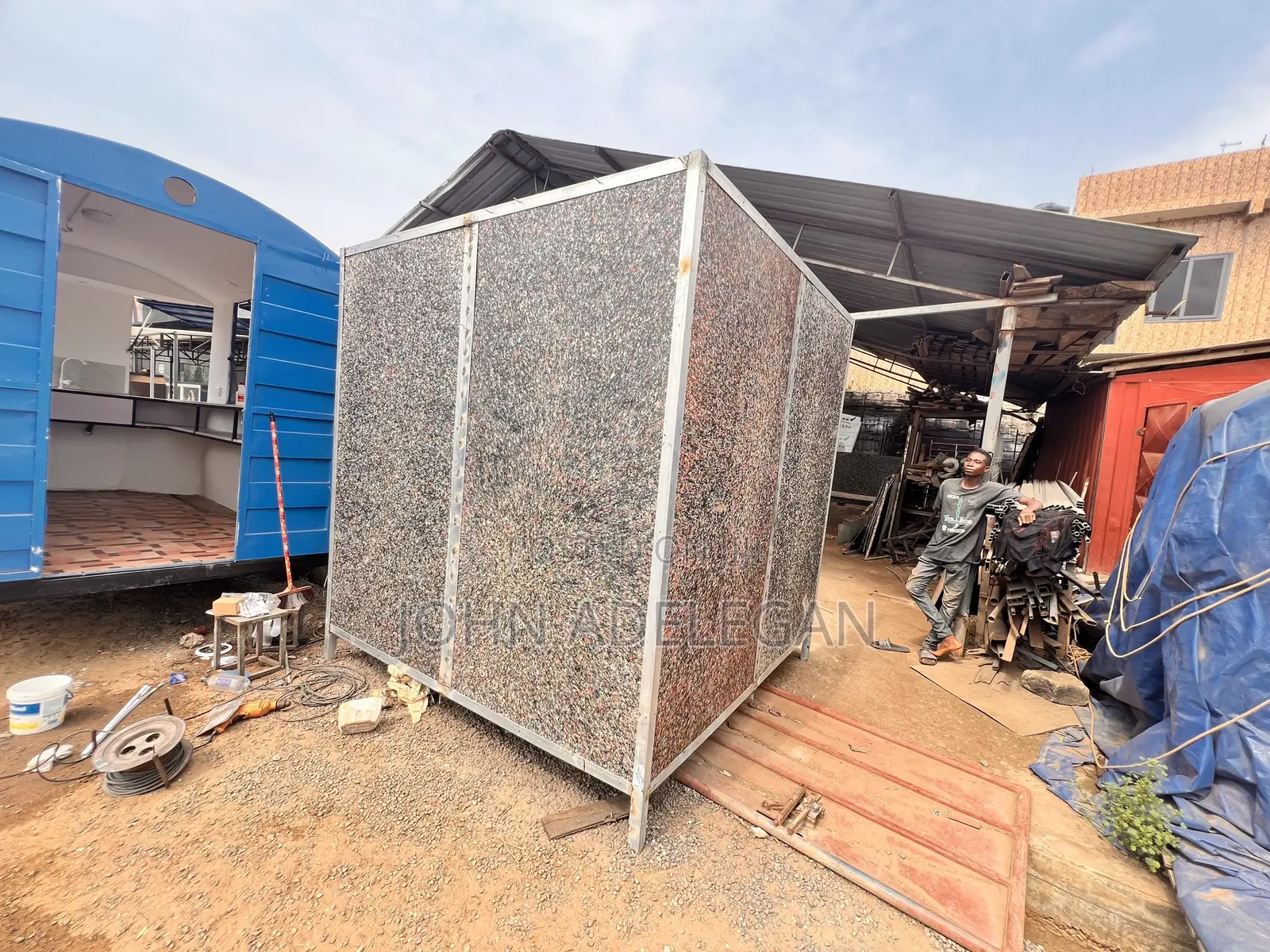 Kiosk (Momo, Storage, Shop, Security Post)