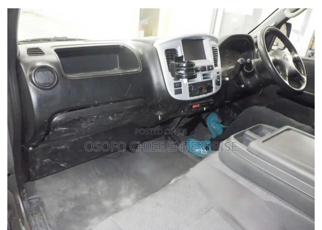 Nissan Caravan 2013 Black