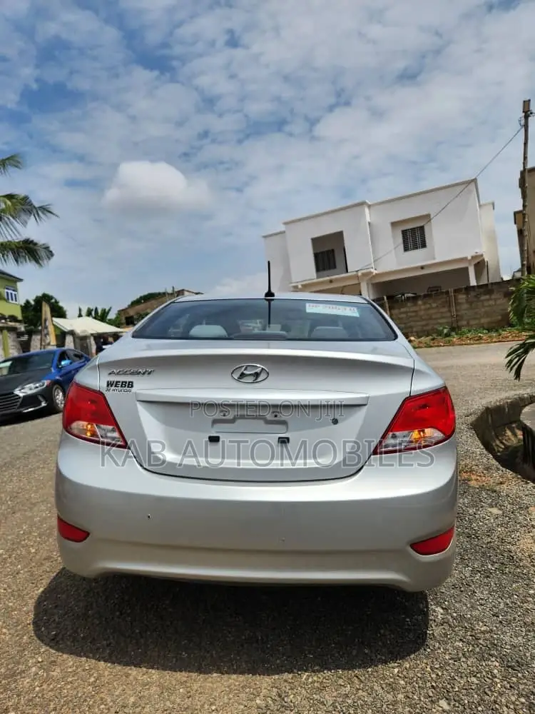 Hyundai Accent SE Sedan 2017 Silver